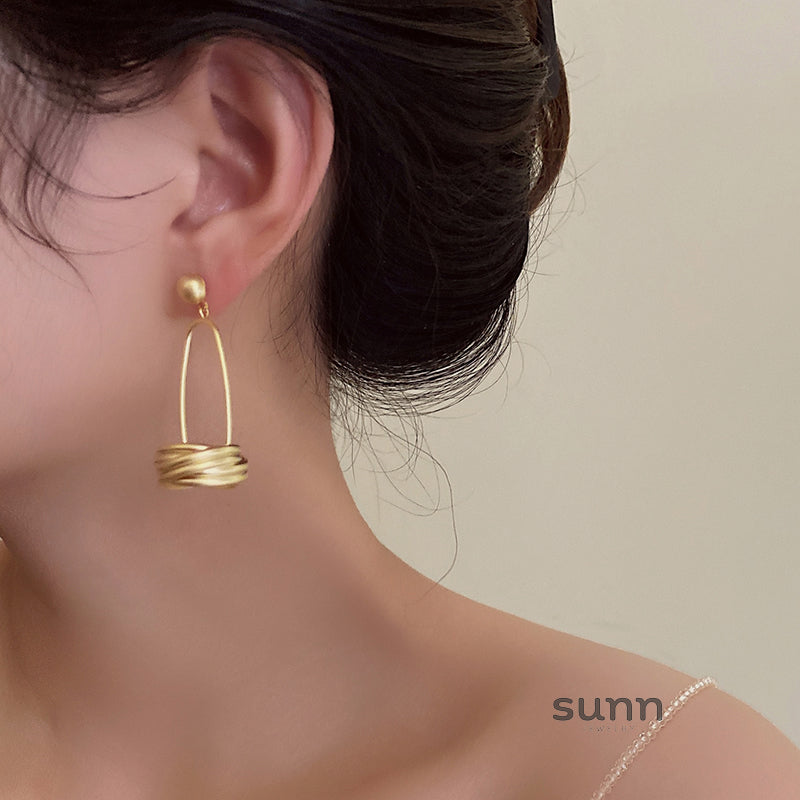 Landon Matte Gold Statement Earrings [RZQH0QZU]