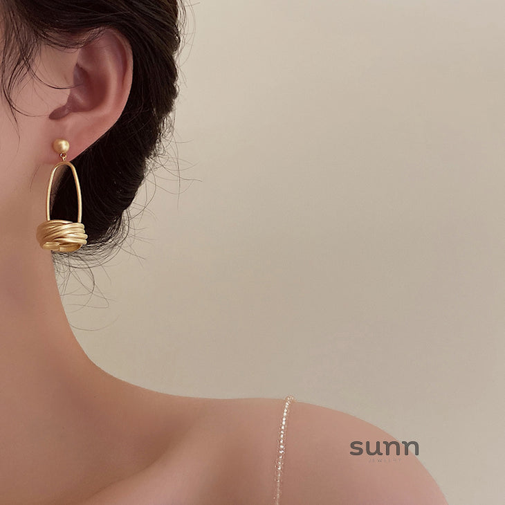 Landon Matte Gold Statement Earrings [UQ67WQGY]