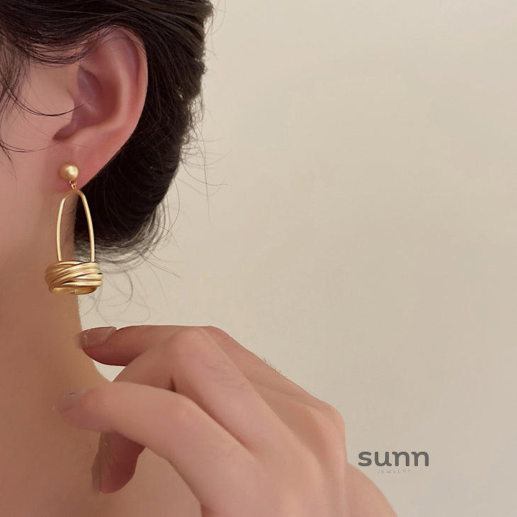 Landon Matte Gold Statement Earrings [1L9A2DB2]