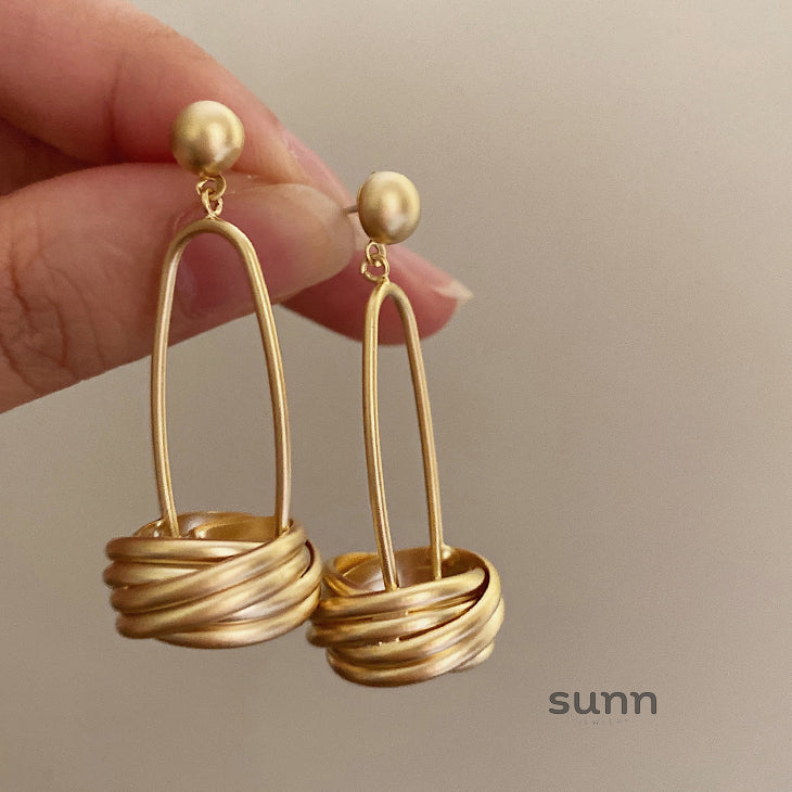 Landon Matte Gold Statement Earrings [S2WBB7AD]