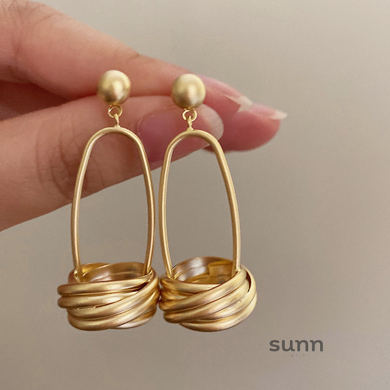 Landon Matte Gold Statement Earrings [CTPYDCVK]