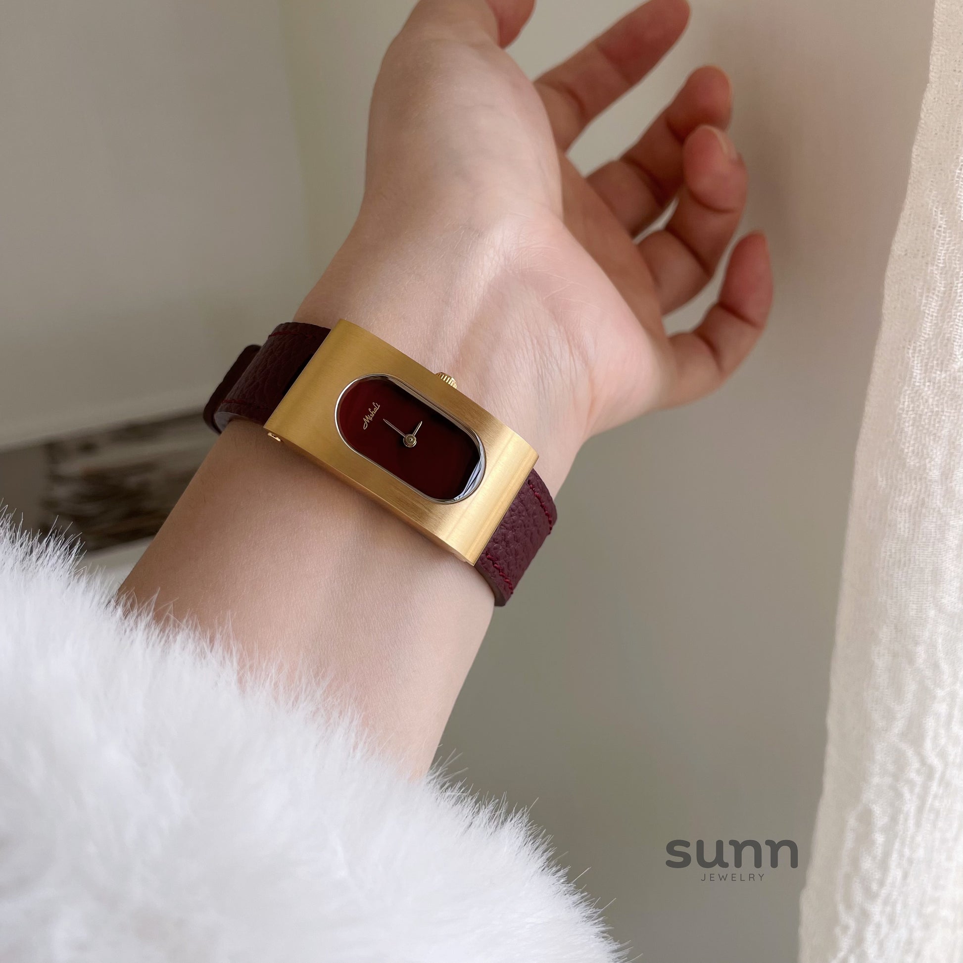 Lani Vintage Rectangular Leather Watch [BSLXKF9F]