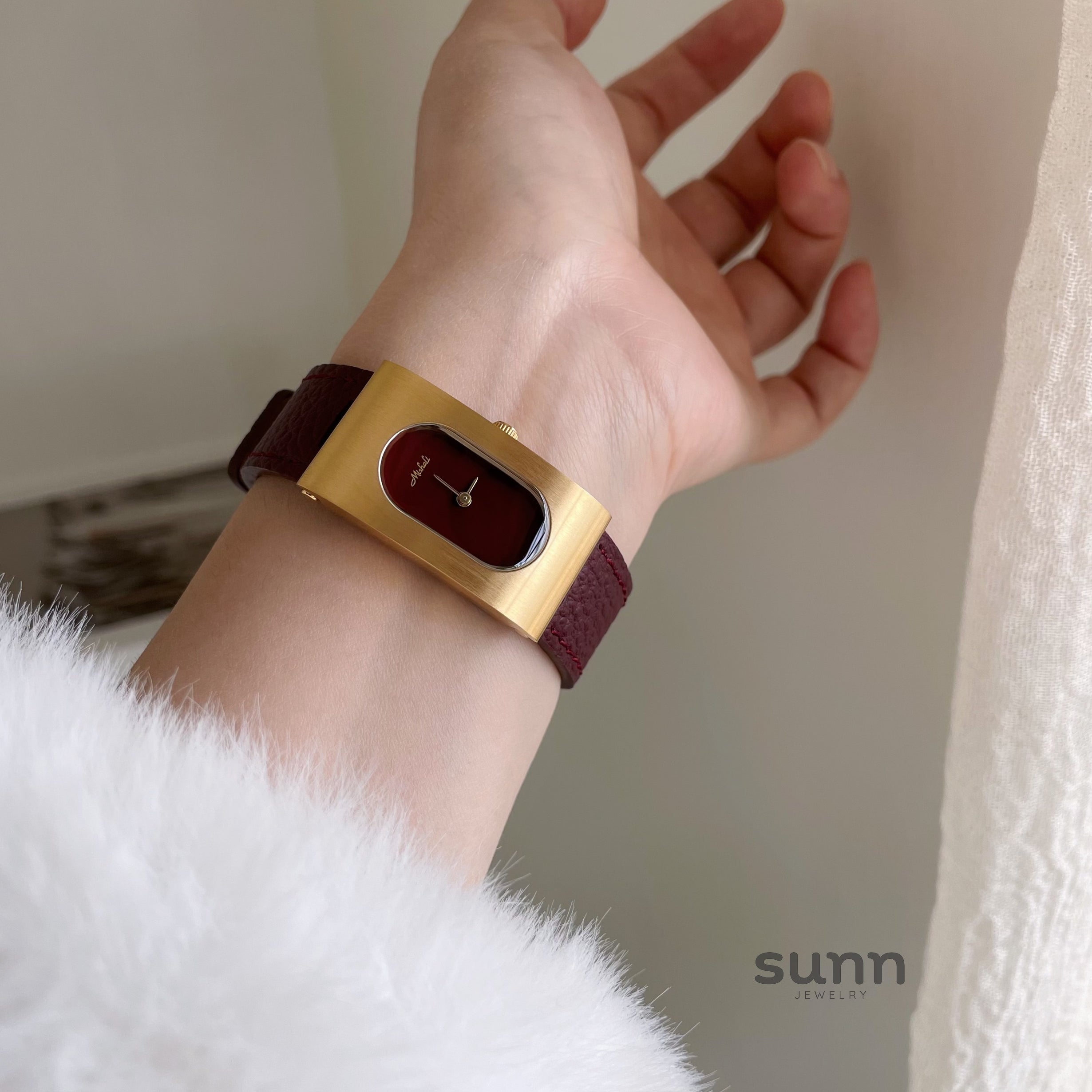 Lani Vintage Rectangular Leather Watch [939DCV4K]