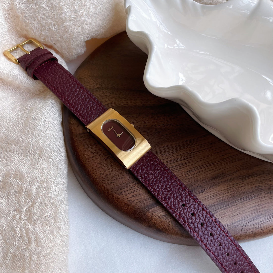 Lani Vintage Rectangular Leather Watch [99W5TOM0]