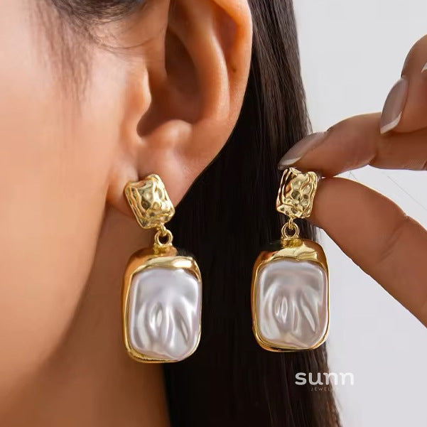 Laniya Dangle Pearl Cross Earrings [93JO5JED]