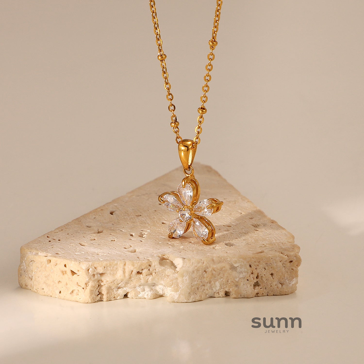 Lanora Zircon Flower Necklace [TL0U7K3I]