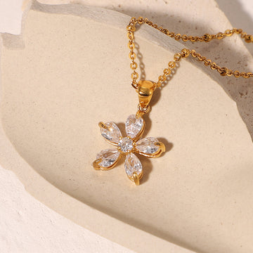 Lanora Zircon Flower Necklace [N1JFEIOI]