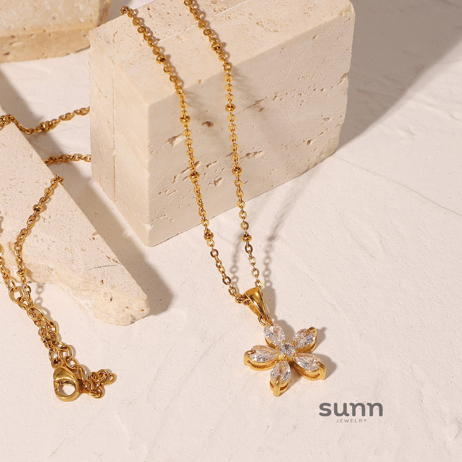 Lanora Zircon Flower Necklace [NJOZ60Y1]