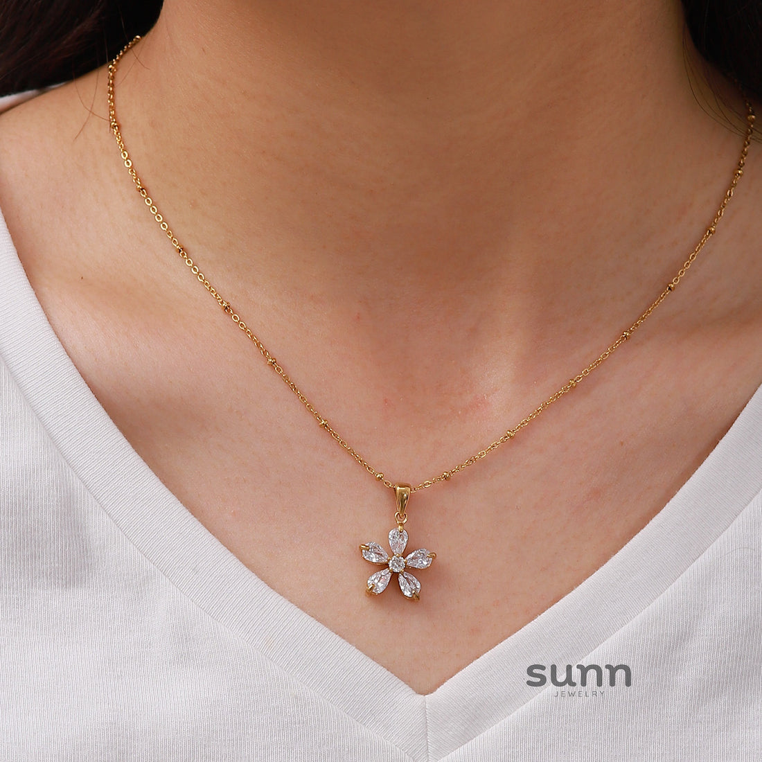 Lanora Zircon Flower Necklace [N1JFEIOI]
