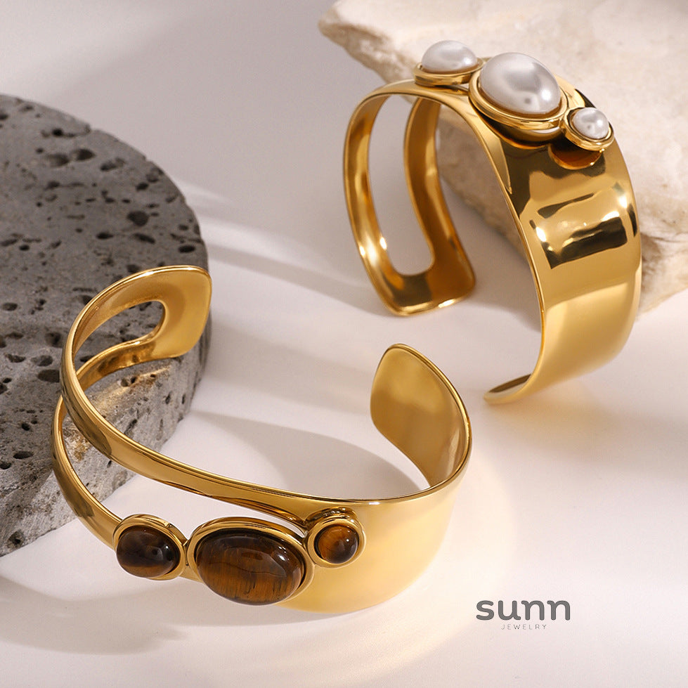 Larae Open Pearl Stone Cuff [HI6HW47A]