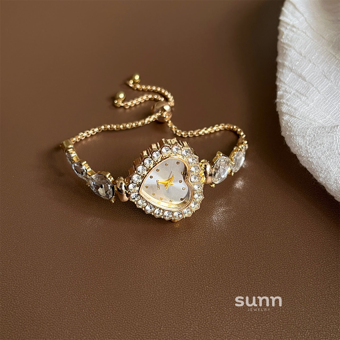 Lariah Dainty Crystal Watch [8ARNUVV6]