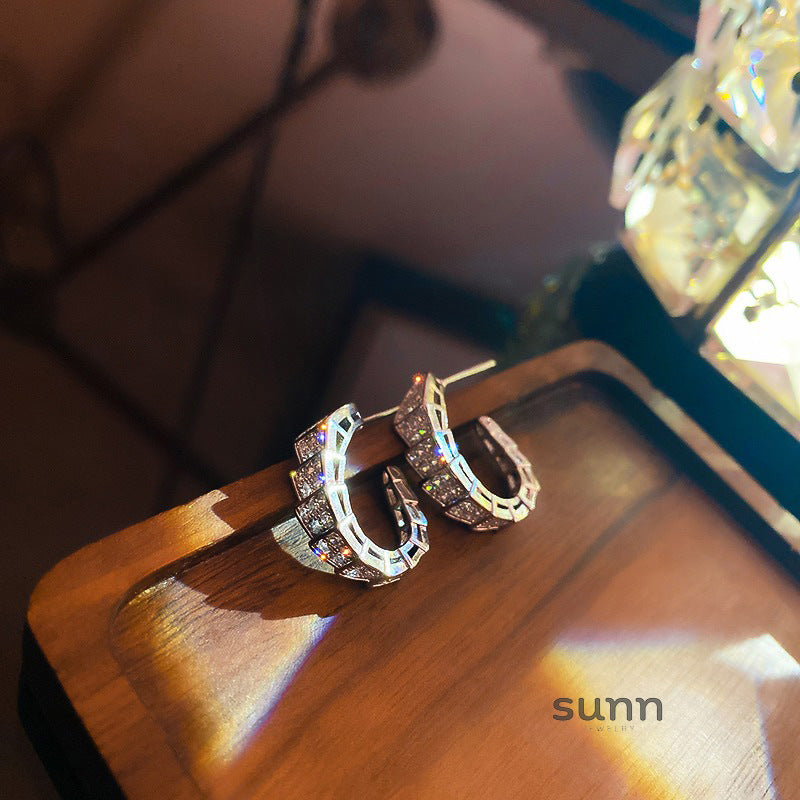 Lariah Serpent Stud Earrings [NQSRPILM]