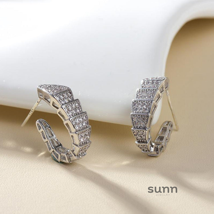 Lariah Serpent Stud Earrings [DR2NK56C]