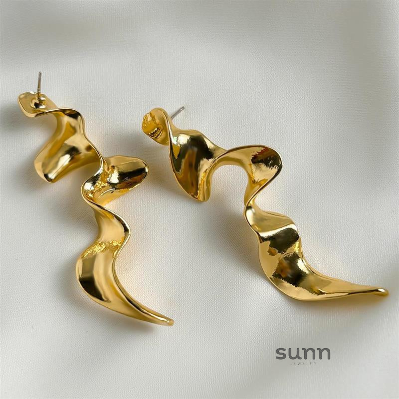 Laurel Twisted Liquid Necklace [9F64BTV2]