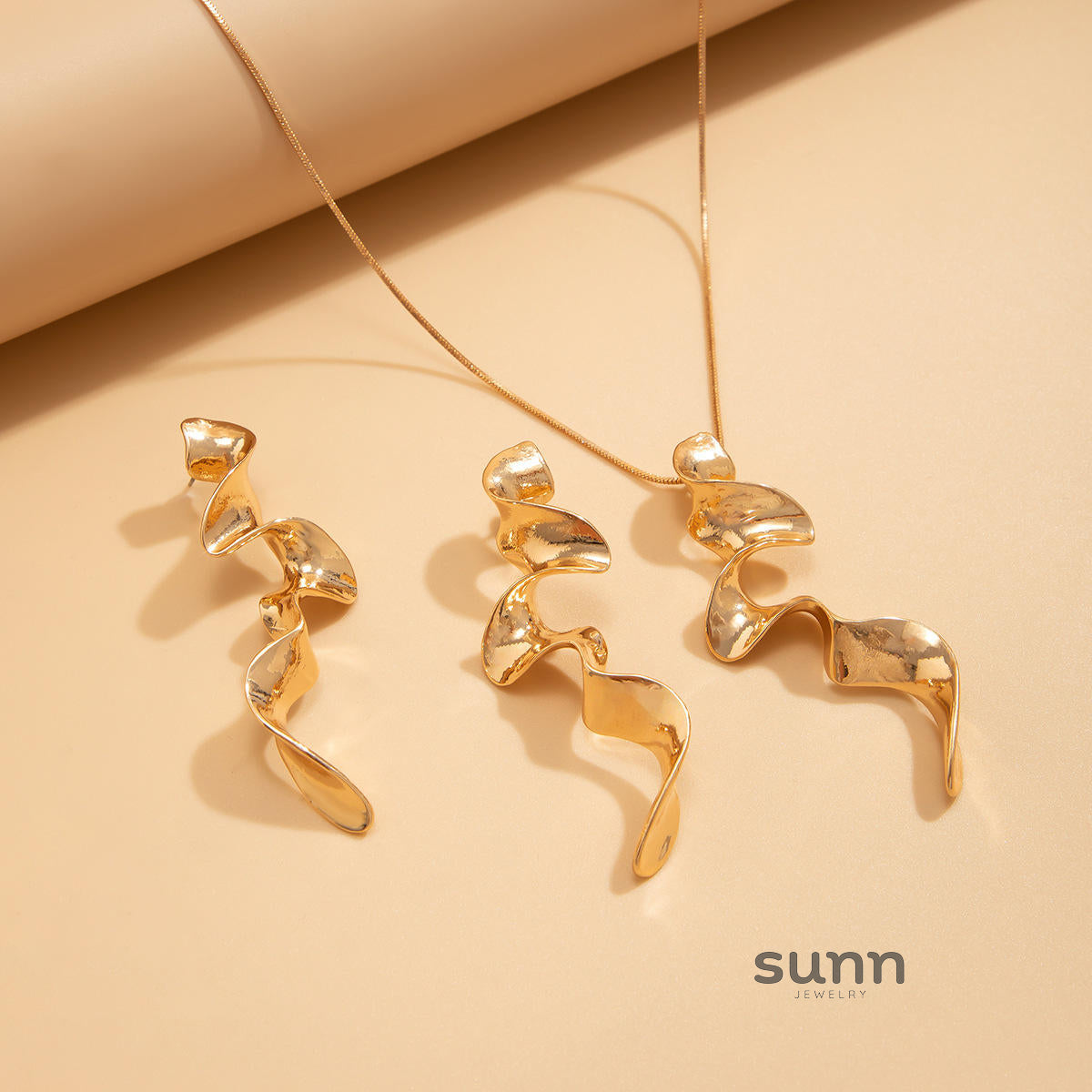 Laurel Twisted Liquid Necklace [3QY9BAW1]