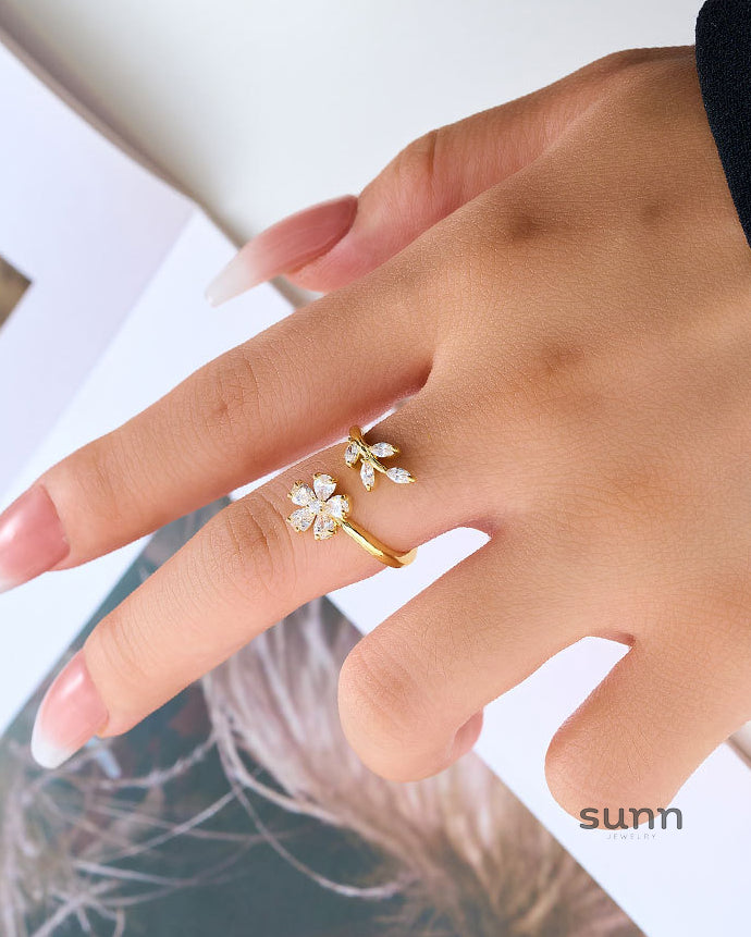 Laurie Delicate Floral Ring [WB06L5F8]