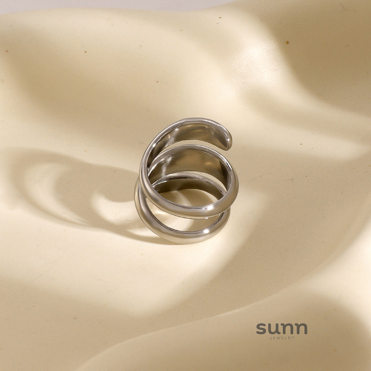 Laurynn Fluid Triple Band Ring [O6IZNJF3]