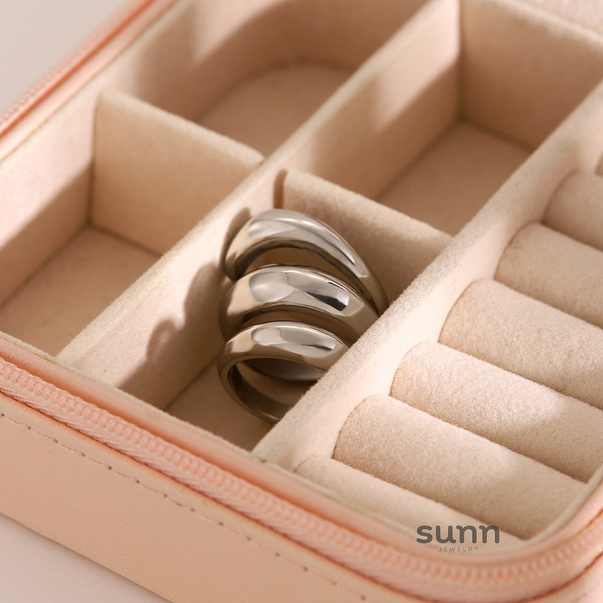Laurynn Fluid Triple Band Ring [XNWYNM80]