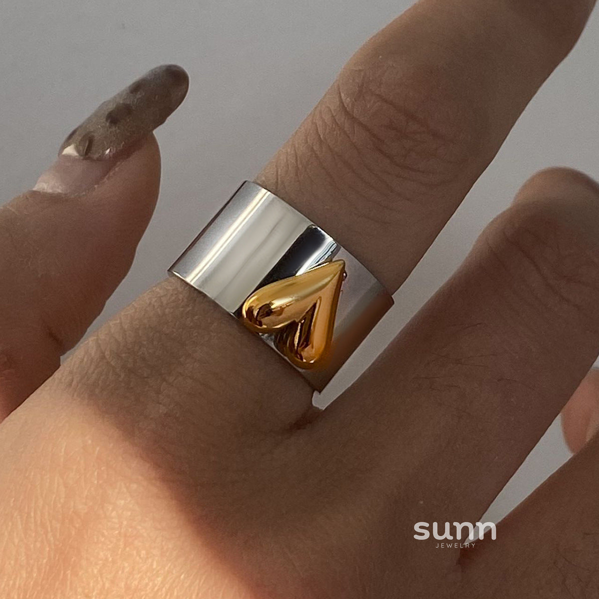 Laveah Dainty Heart Ring [7A6R5MNN]