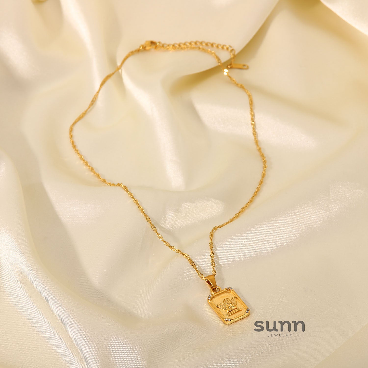 Layanna Gold Angel Necklace [I4RCJ4E7]