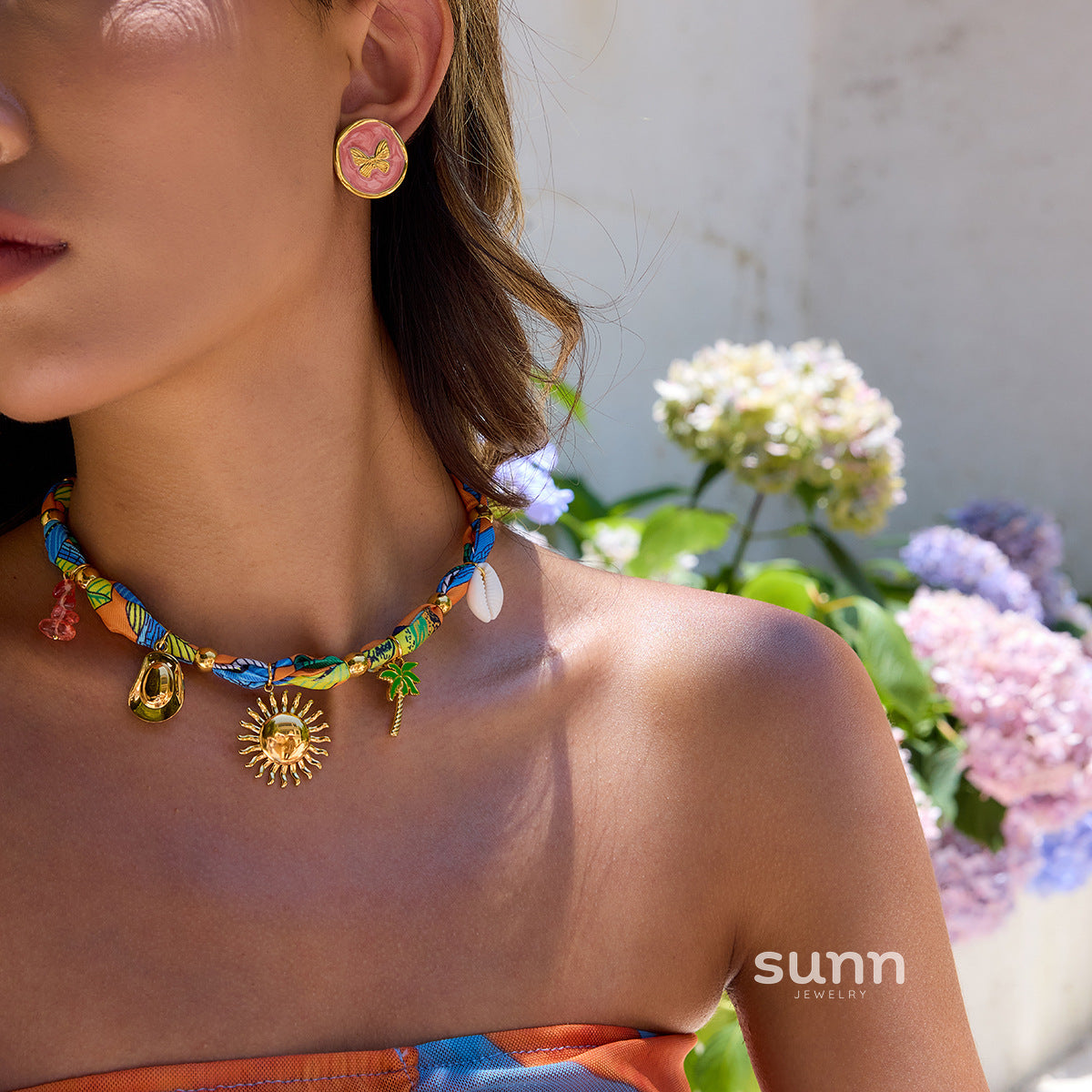 Layanna Sun Charm Necklace [X9SHVK8E]
