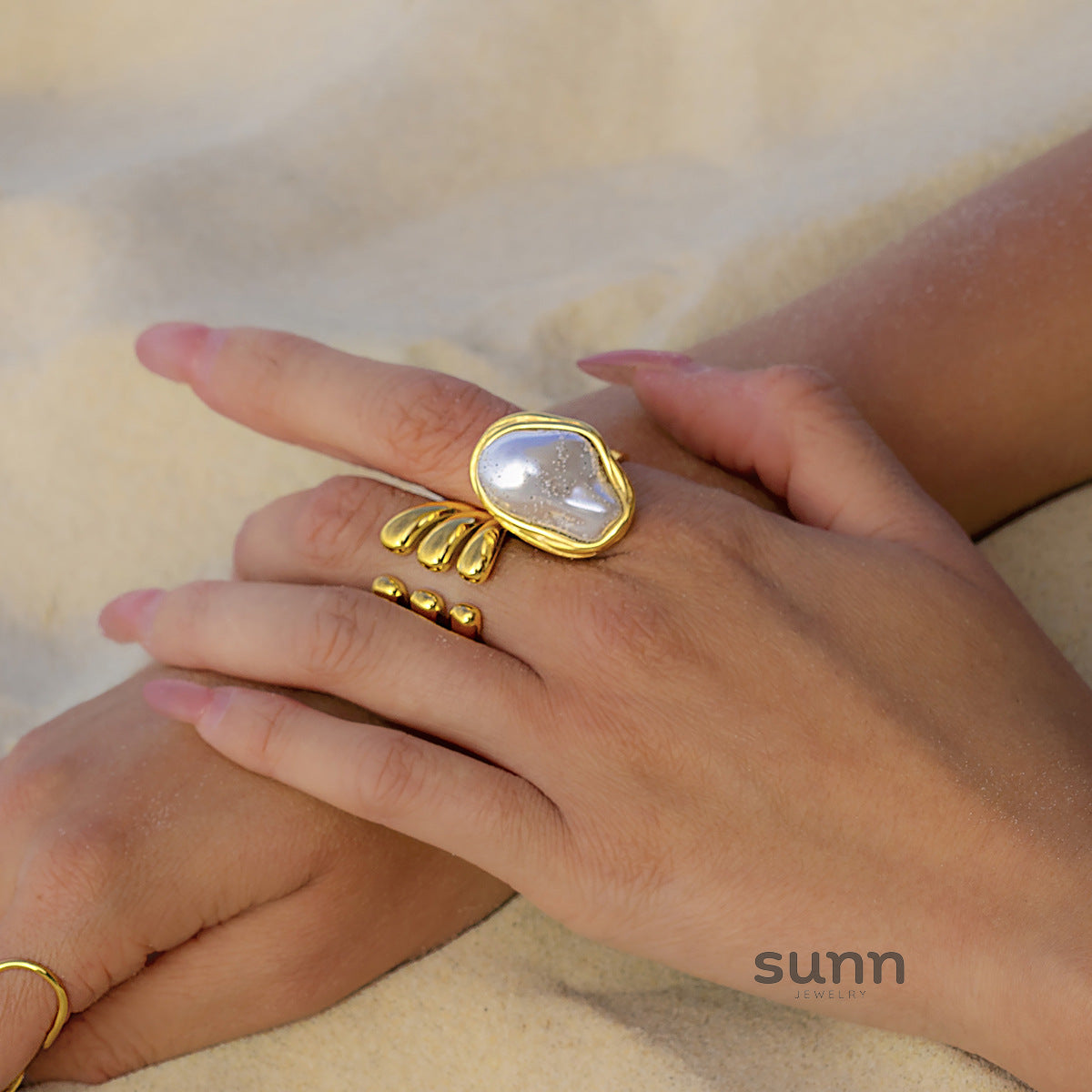 Laynie Exaggerated Pearl Ring [U0ZRZ4GD]