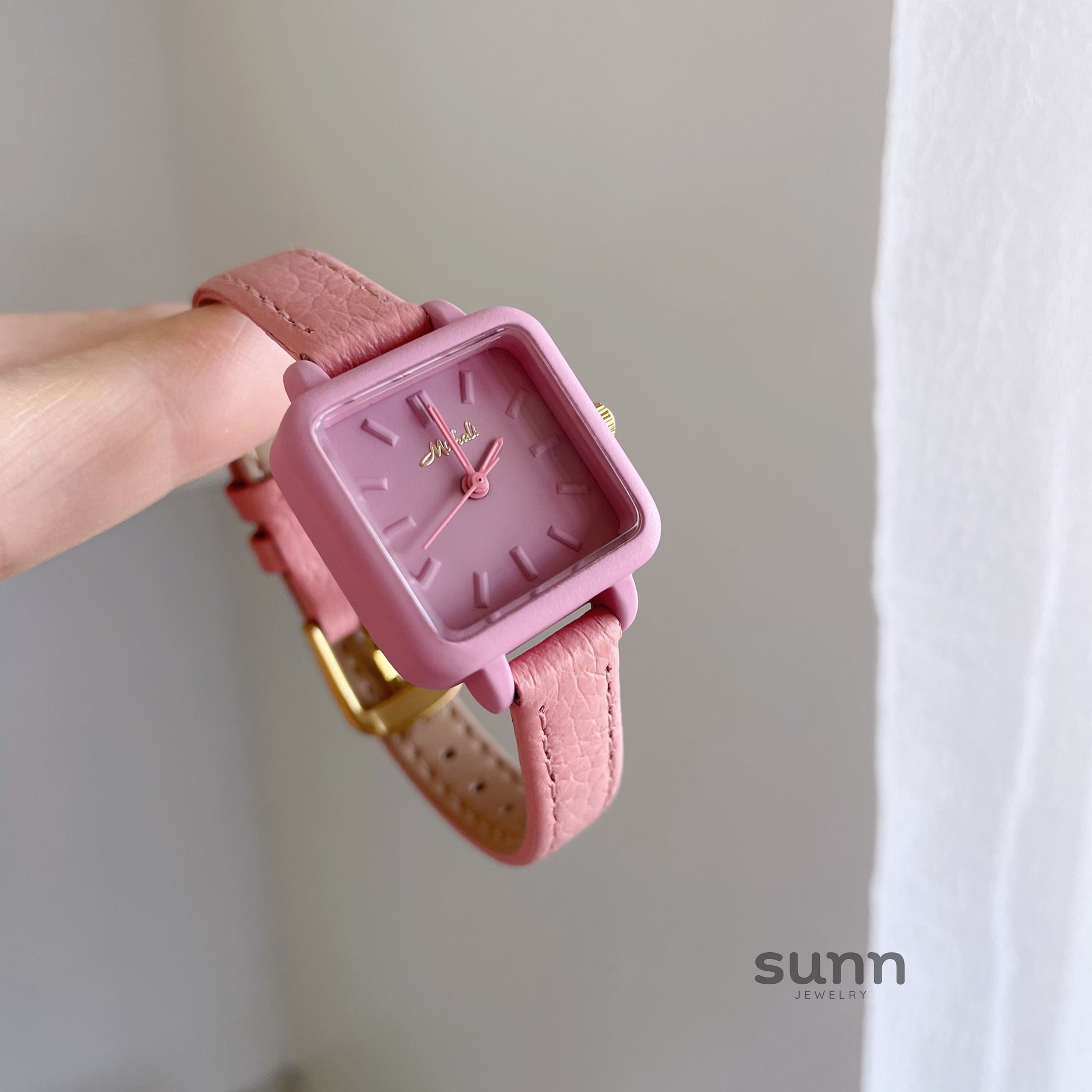Laynie Vibrant Square Leather Watch [NJ6VY4L2]