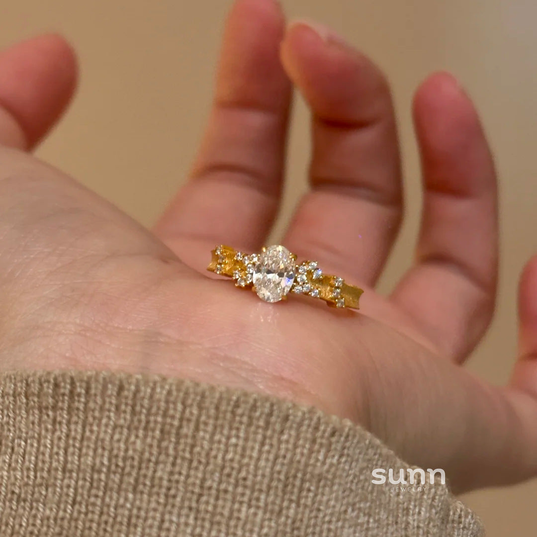 Leeah Ice Flower Oval Ring [CK4WIH8X]