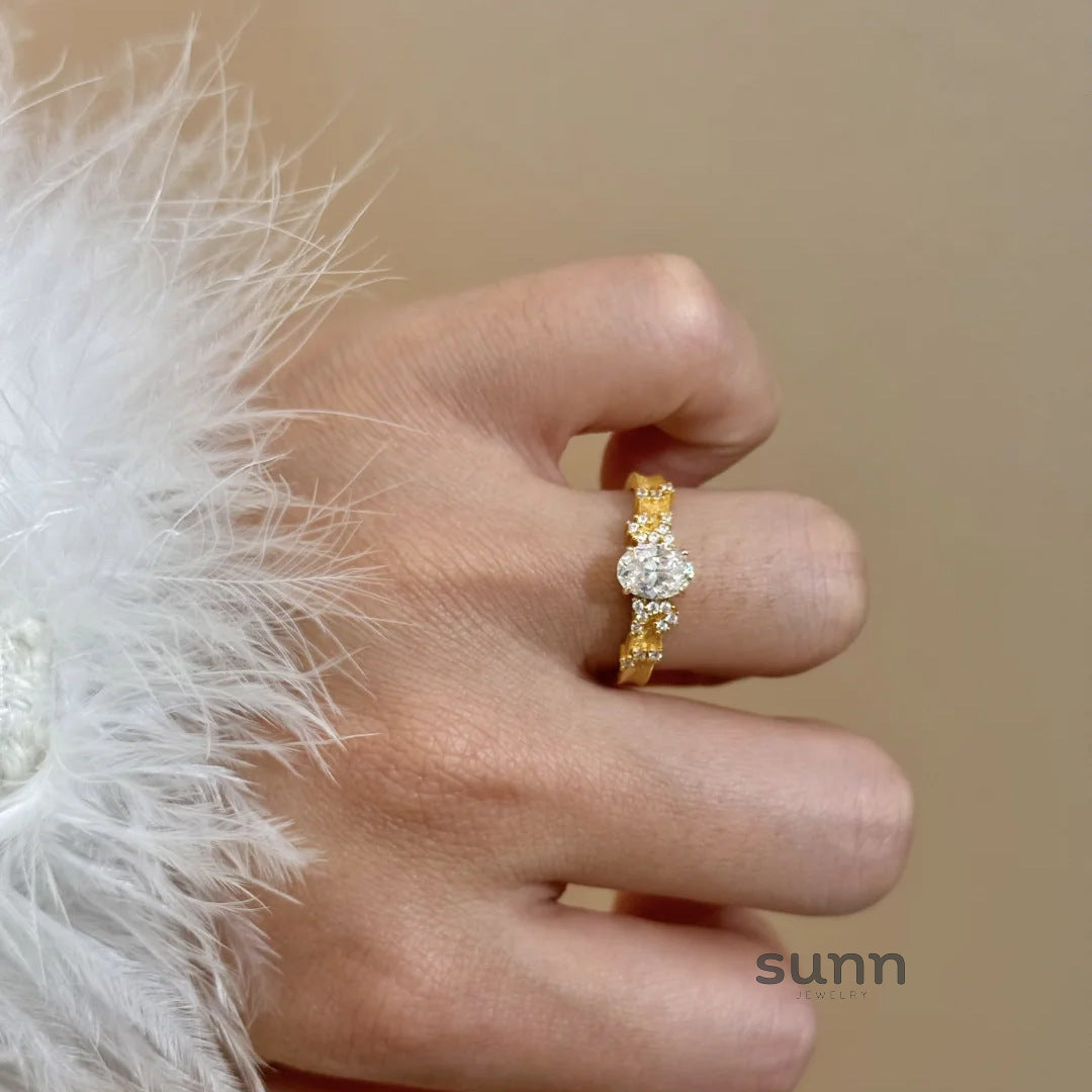 Leeah Ice Flower Oval Ring [WW390H9O]
