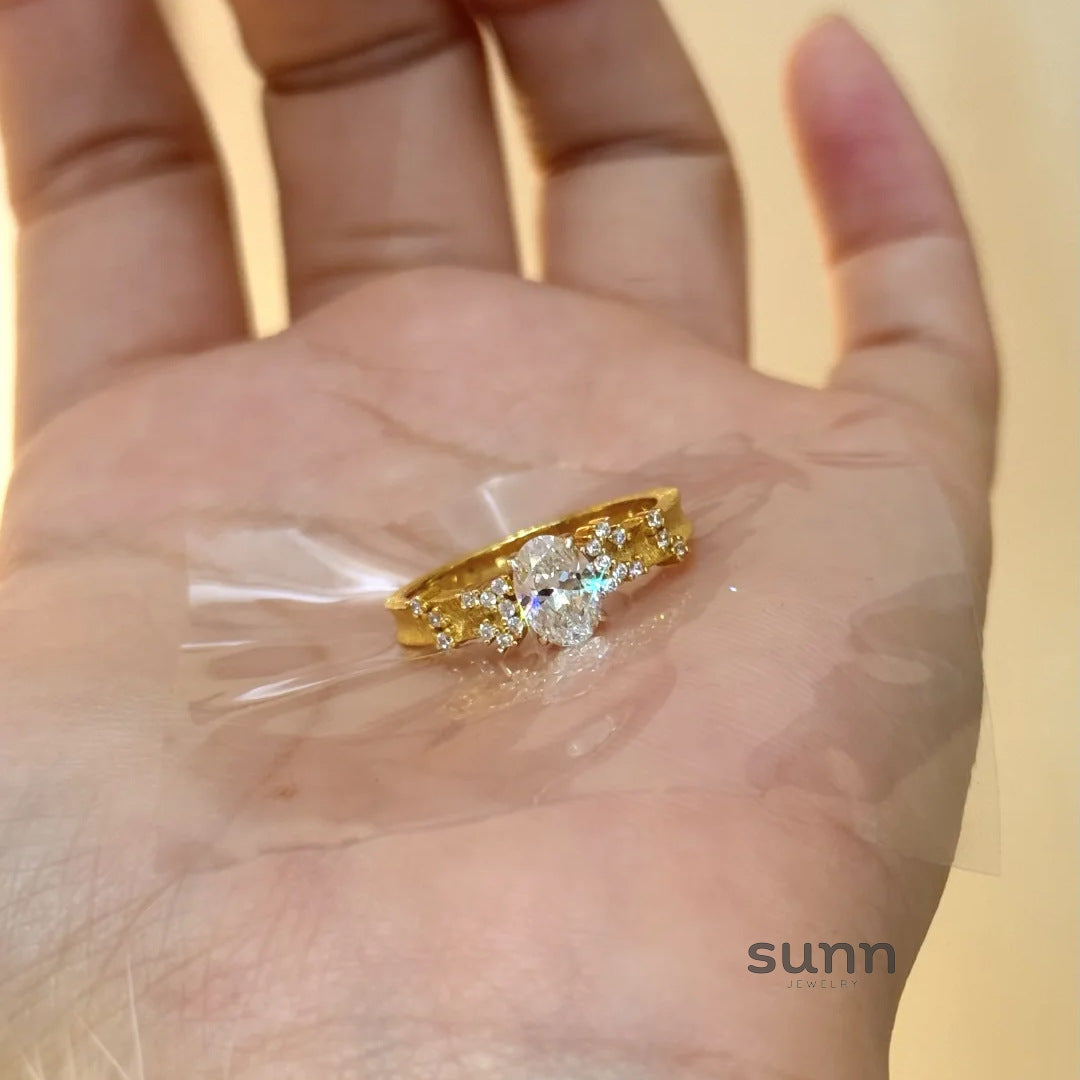 Leeah Ice Flower Oval Ring [NLWP8ND9]