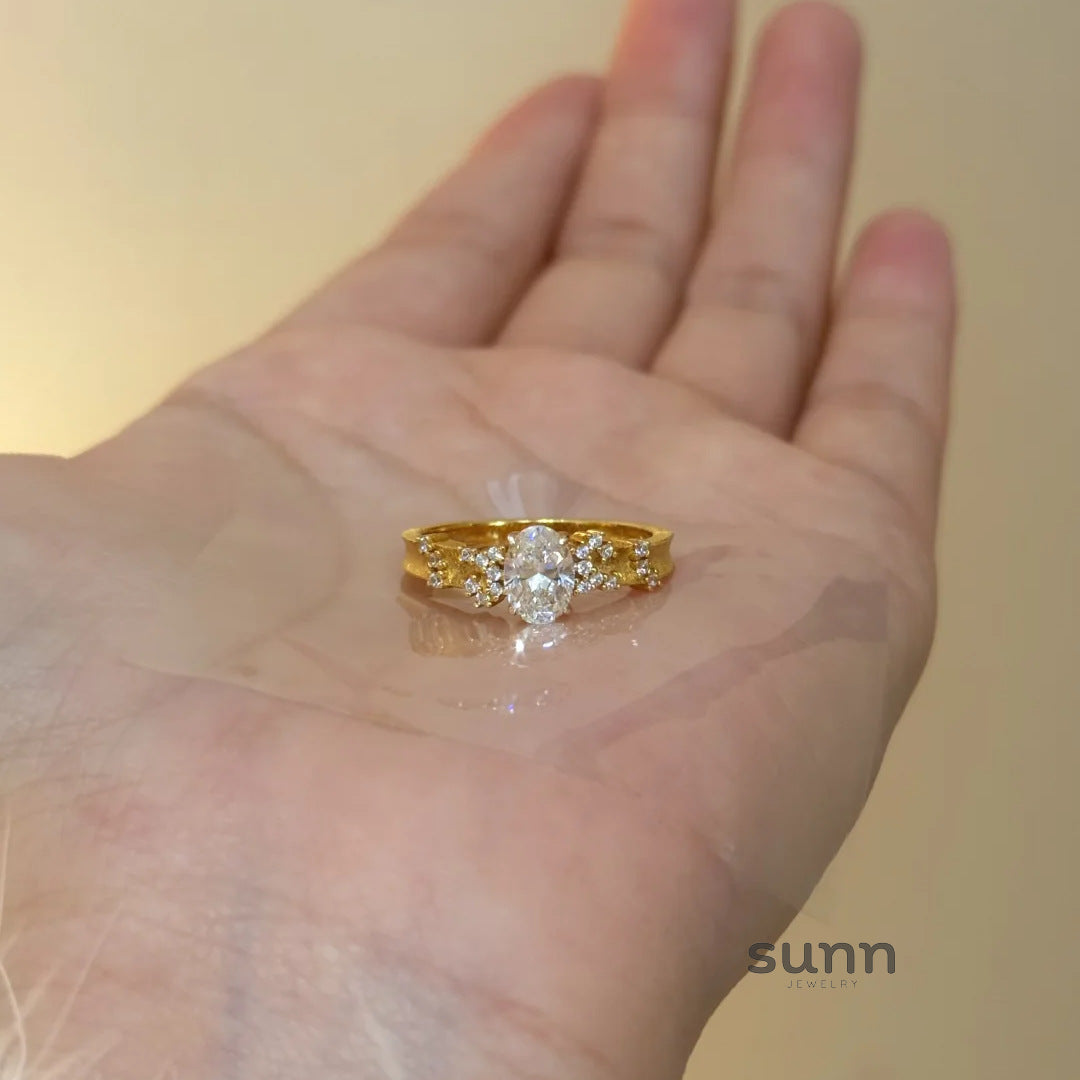 Leeah Ice Flower Oval Ring [KJ1H4LHO]