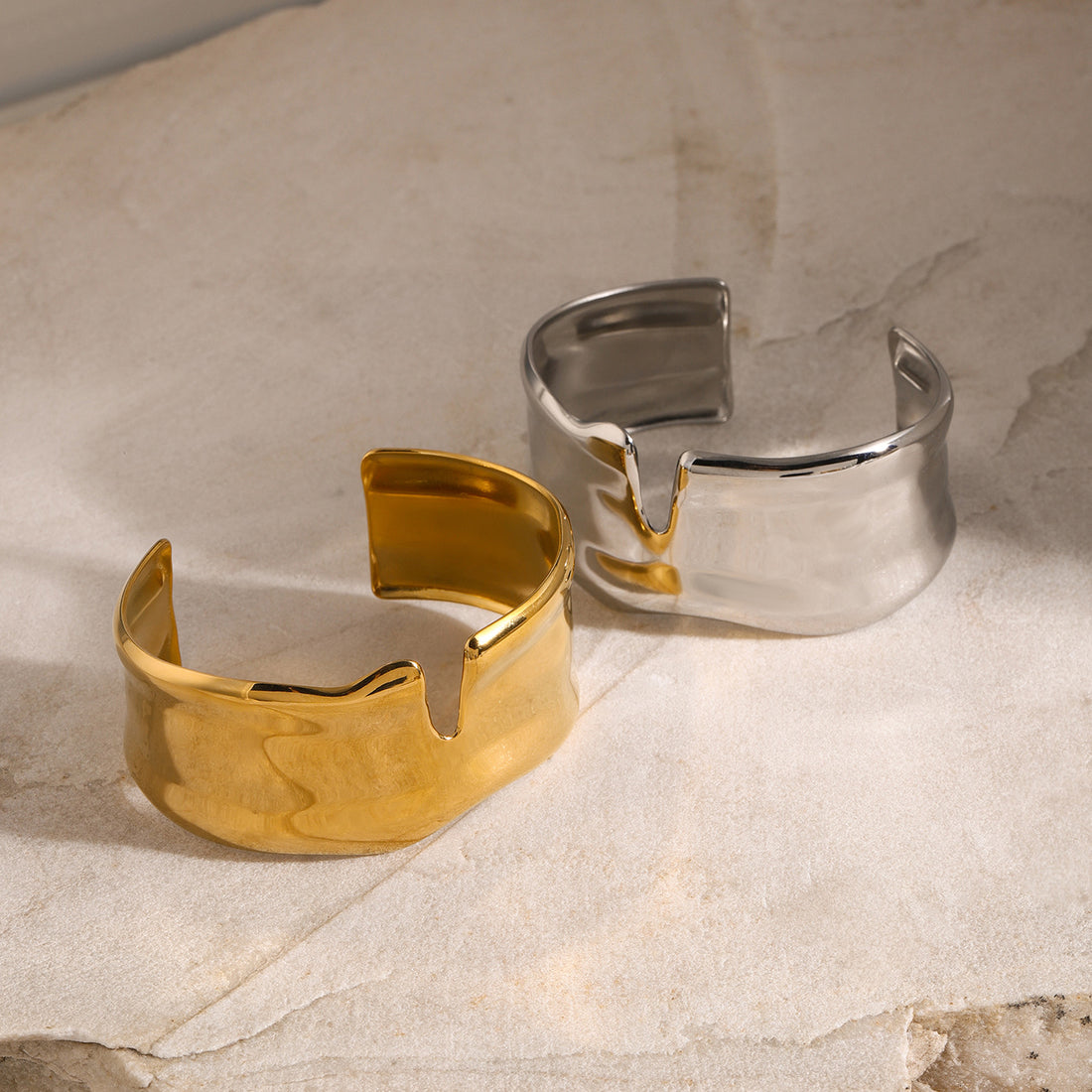 Leilah Gold Wide Cuff Bracelet [YBIPAVX0]