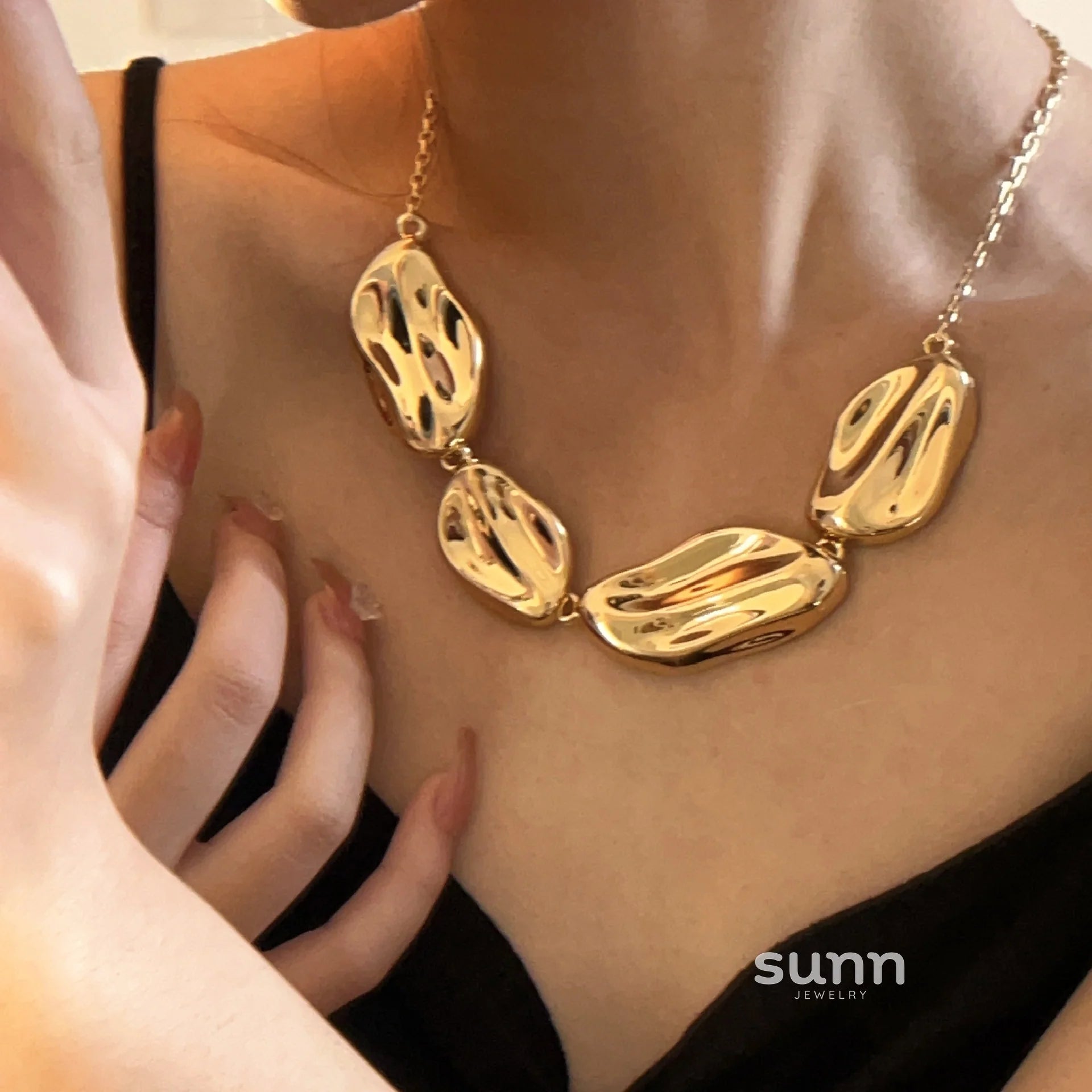 Lelia Geometric Choker Necklace