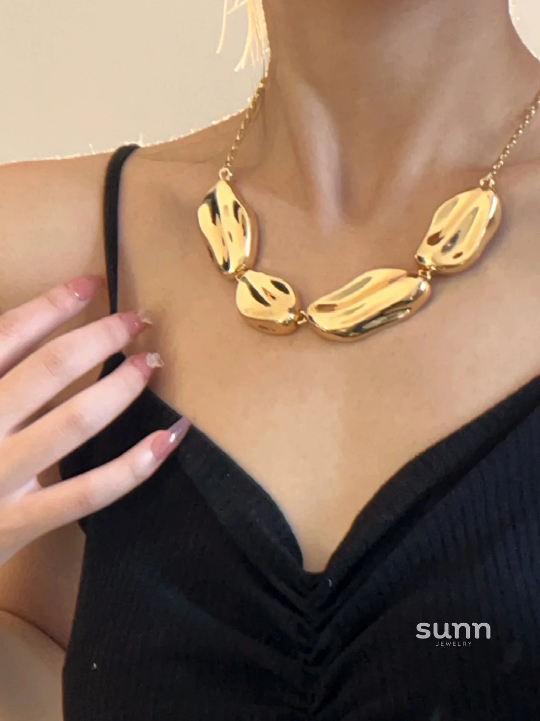 Lelia Geometric Choker Necklace