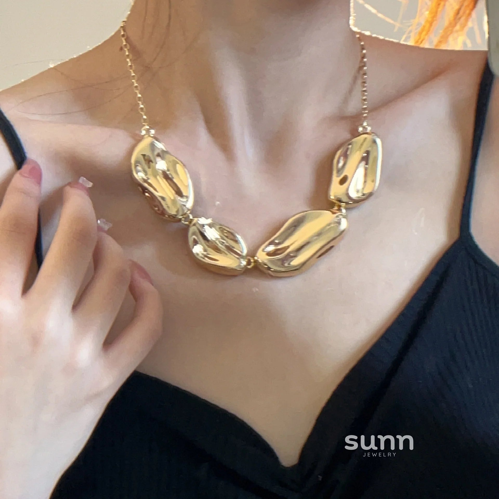 Lelia Geometric Choker Necklace