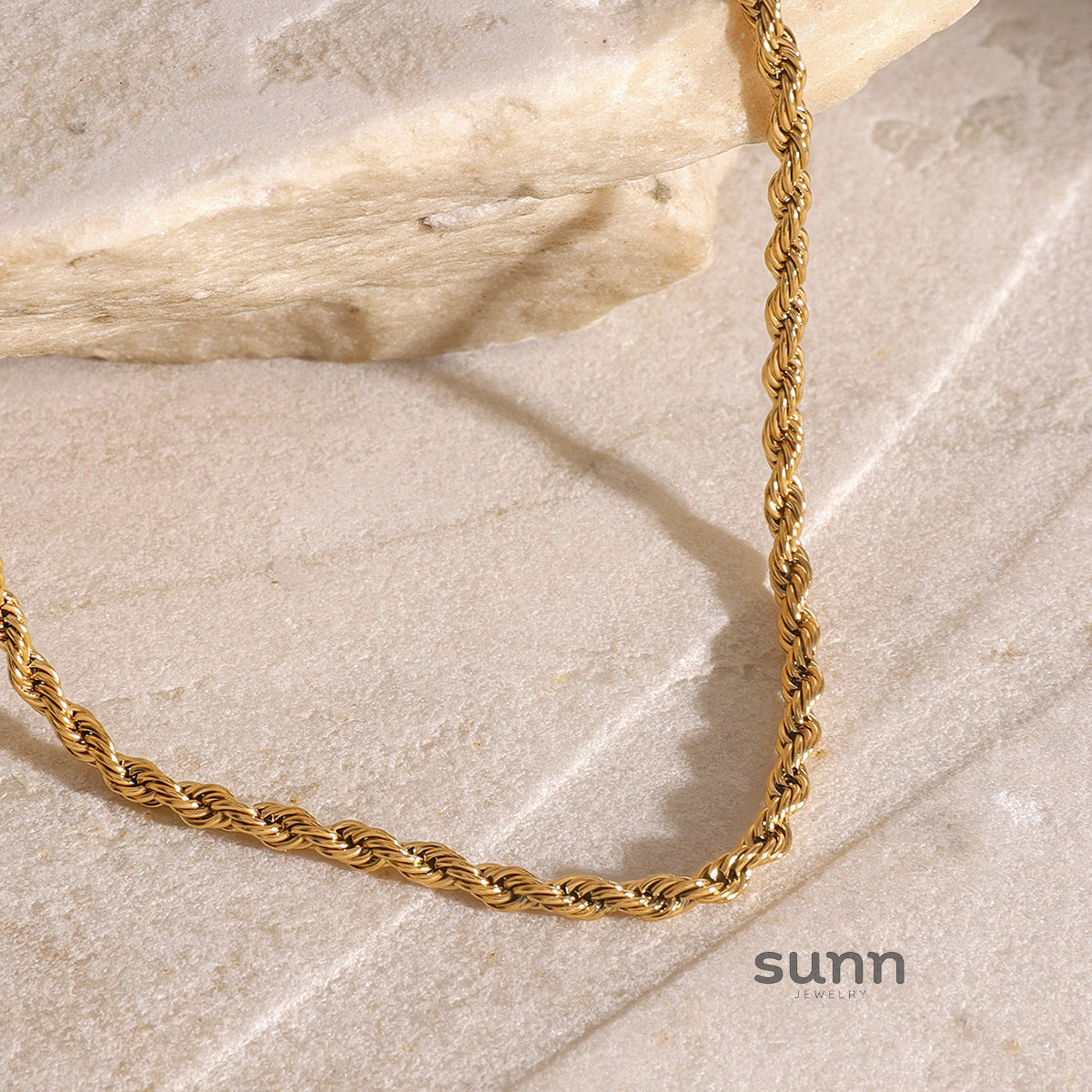 Lenore Layered Star Pendant Necklace [MTSLDMLS]