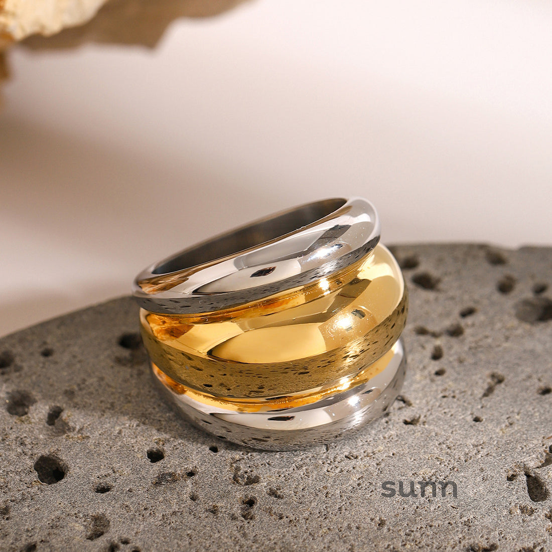 Leona Chunky Contrast Ring [IY18UE8W]