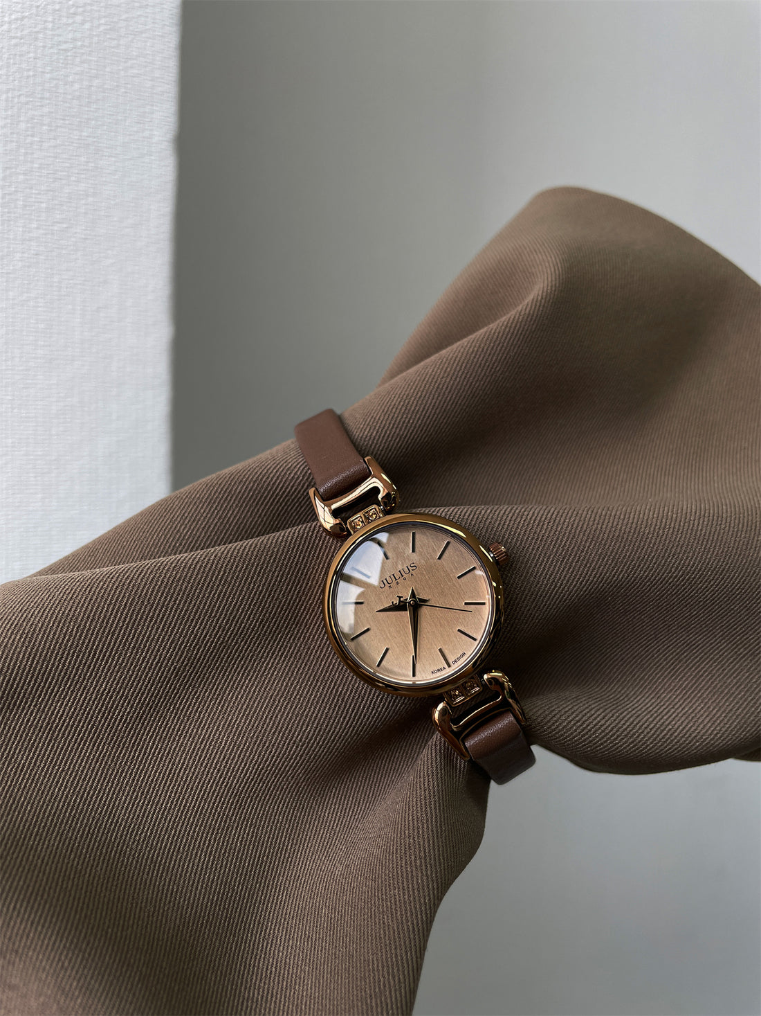 Lesley Classic Leather Watch [06AD8X7A]