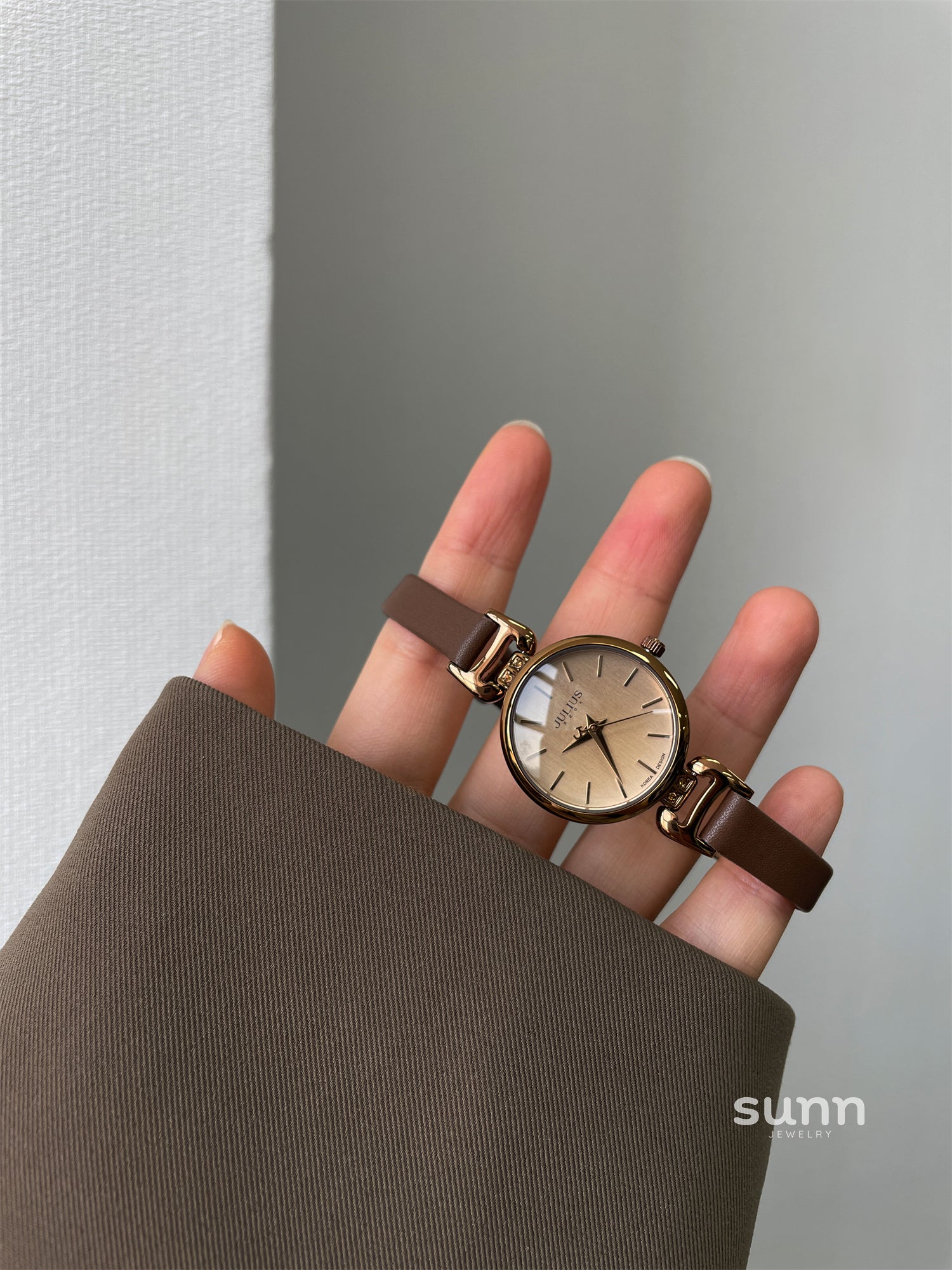 Lesley Classic Leather Watch [4SCAGFH3]