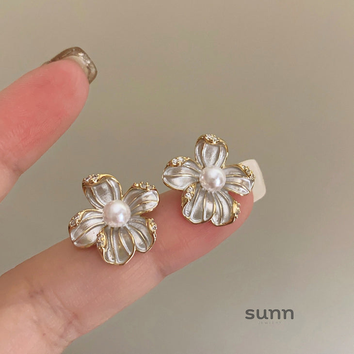 Leticia Pearl Blossom Studs [PAZU0WPL]
