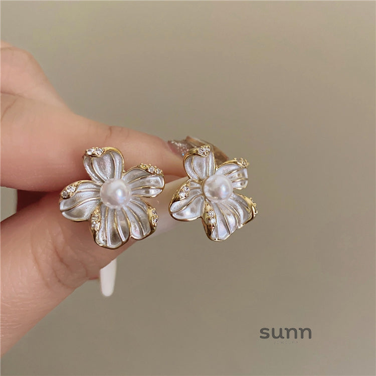 Leticia Pearl Blossom Studs [V1IYTX7B]