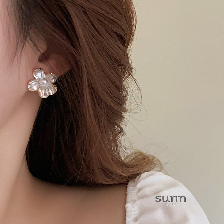 Leticia Pearl Blossom Studs [1ERS21LI]