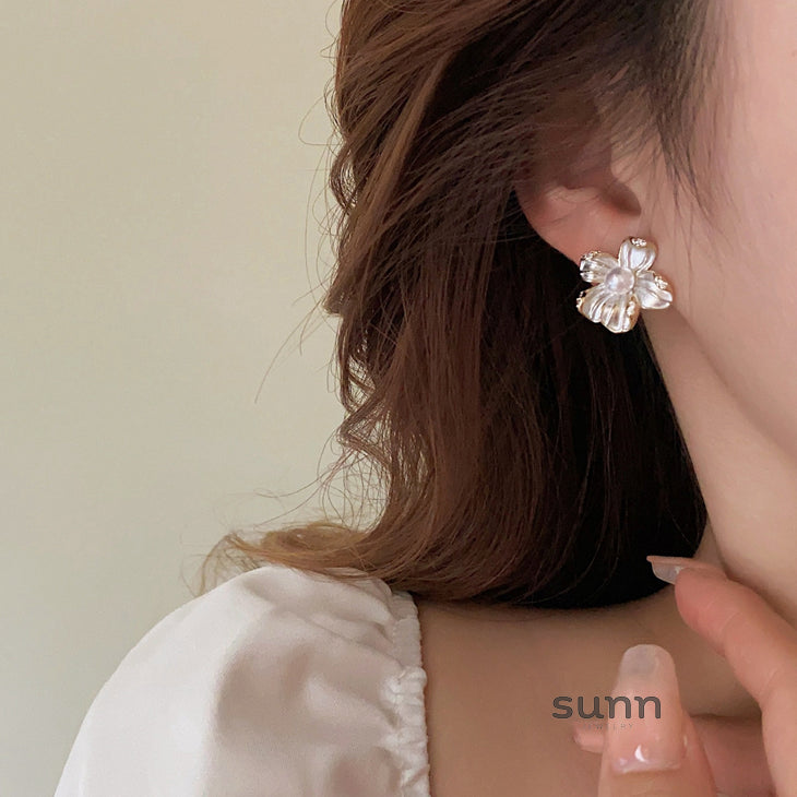 Leticia Pearl Blossom Studs [0I1XVCF5]