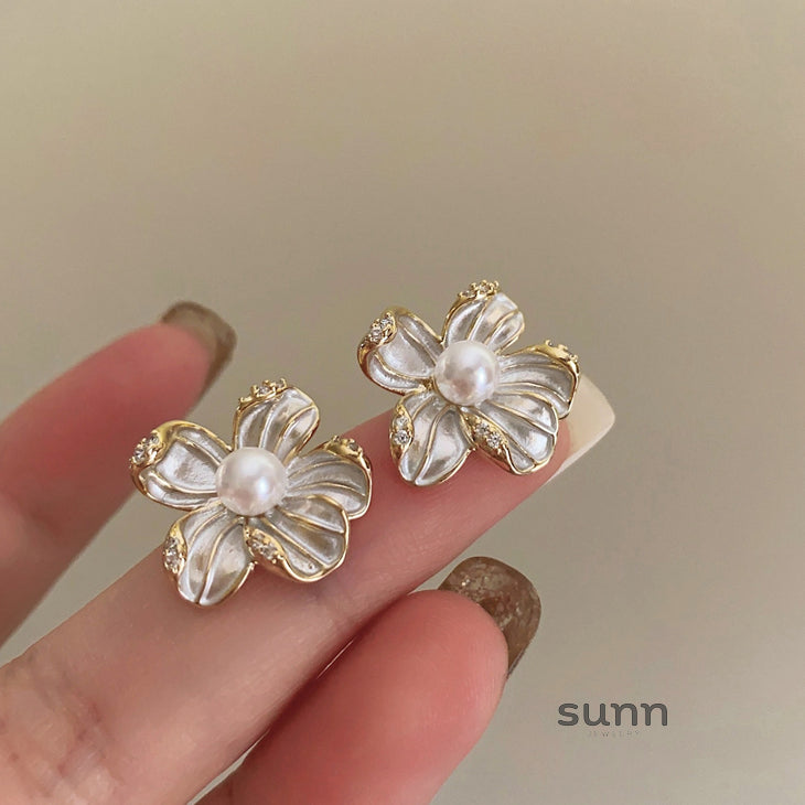 Leticia Pearl Blossom Studs [JR81AKE4]