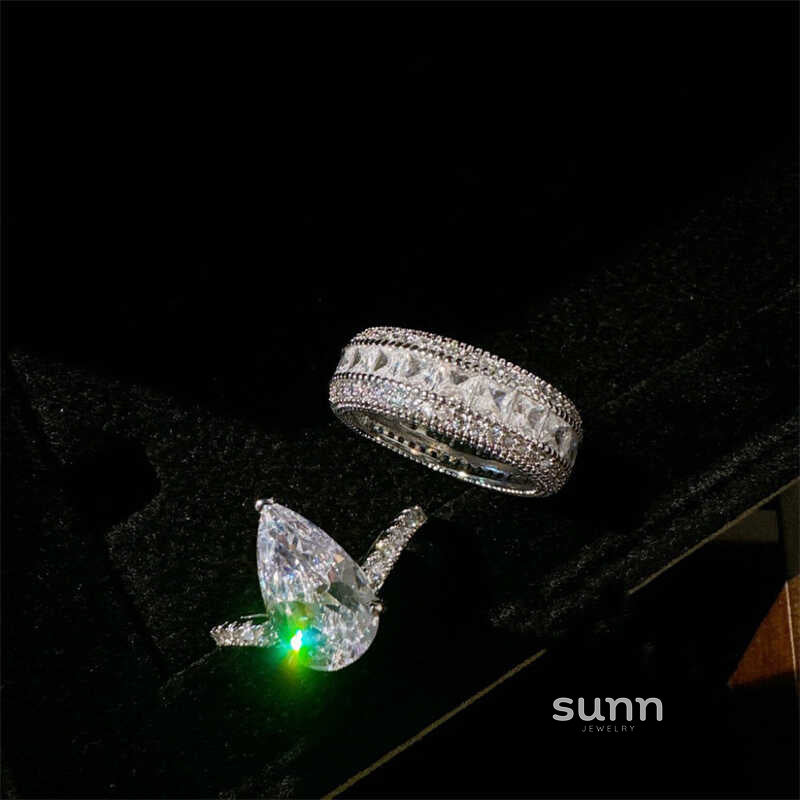 Levi Dazzling Zircon Ring [NQ554J67]