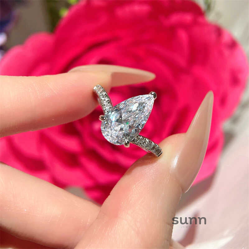 Levi Dazzling Zircon Ring [5KTAH162]