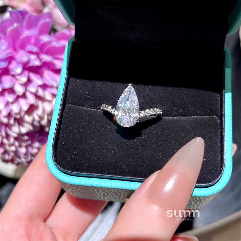 Levi Dazzling Zircon Ring [OQXZ396V]