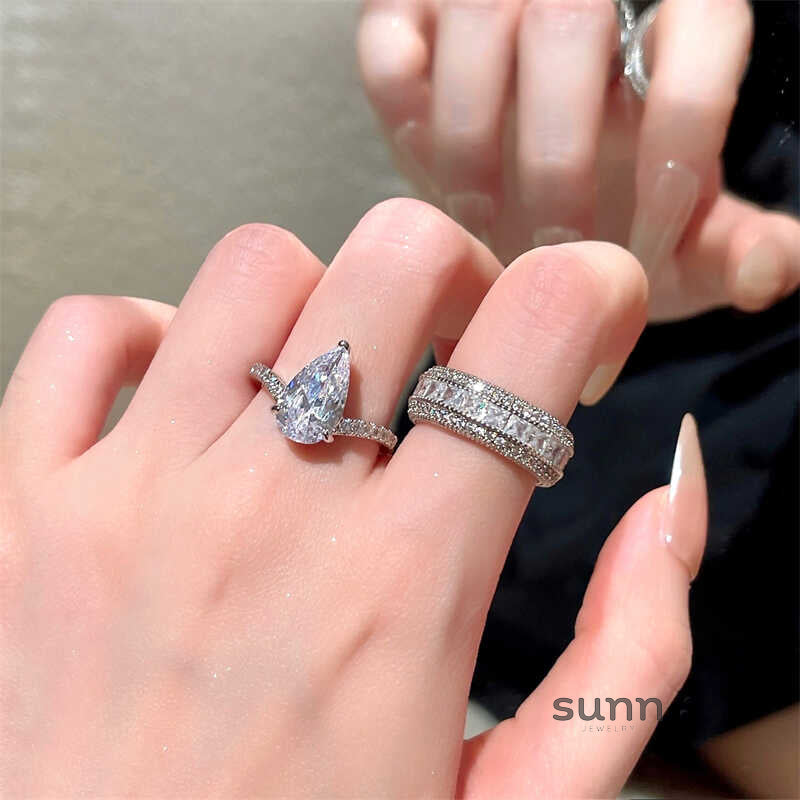 Levi Dazzling Zircon Ring [LJX29MW9]
