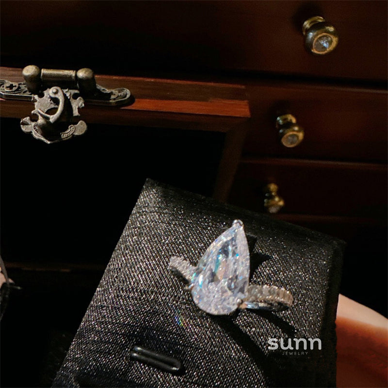 Levi Dazzling Zircon Ring [TG890I50]
