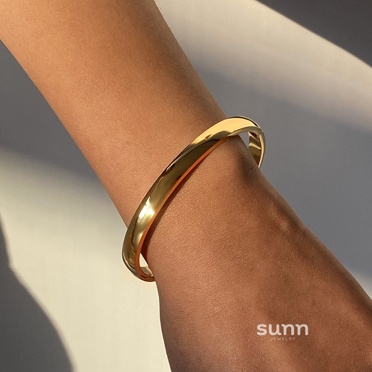 Lexie Modern Steel Bangle [E54KJKI2]